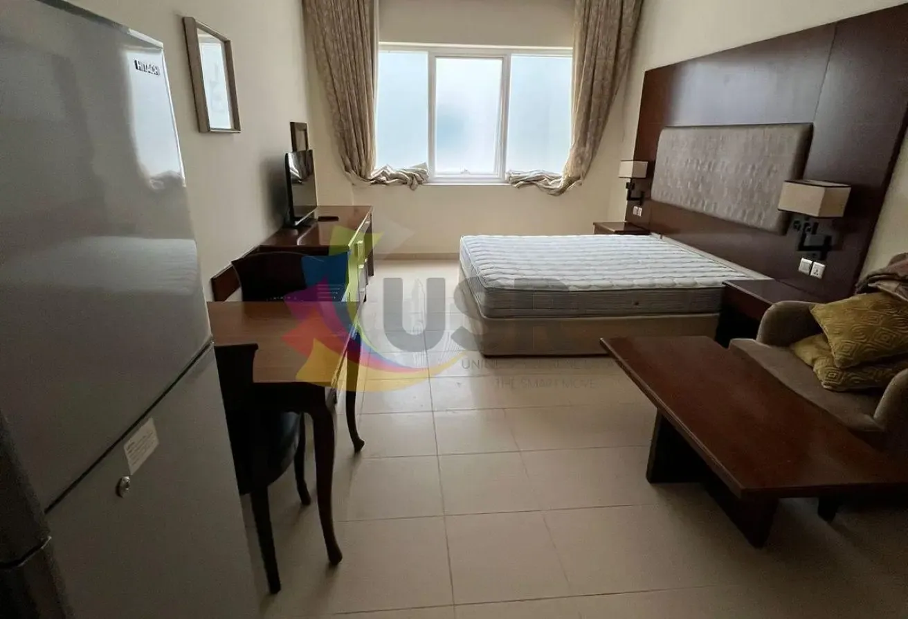 UNFURNISHED STUDIO CLOSE TO METRO END OF JULY 50K