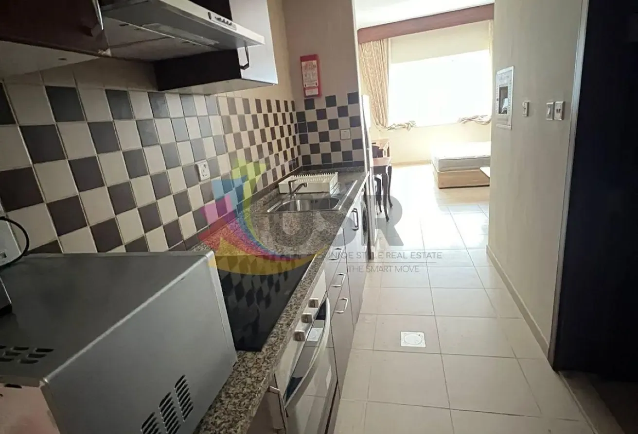 UNFURNISHED STUDIO CLOSE TO METRO END OF JULY 50K