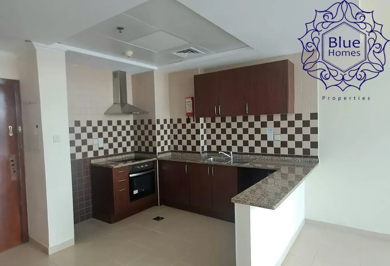 Spacious 1BHK apartment |Walking distance to Metro