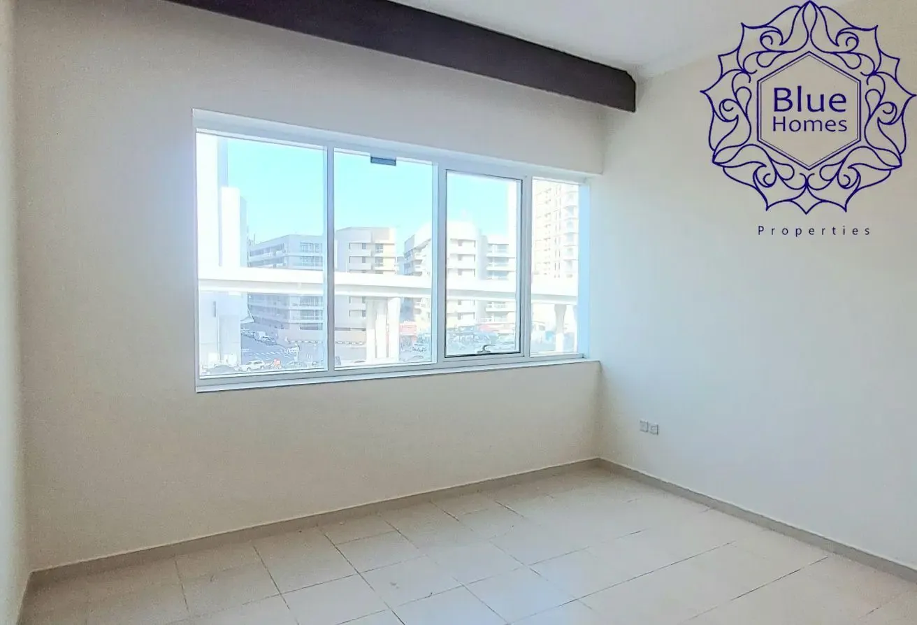 Spacious 1BHK apartment |Walking distance to Metro