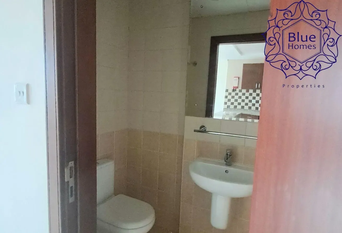 Spacious 1BHK apartment |Walking distance to Metro