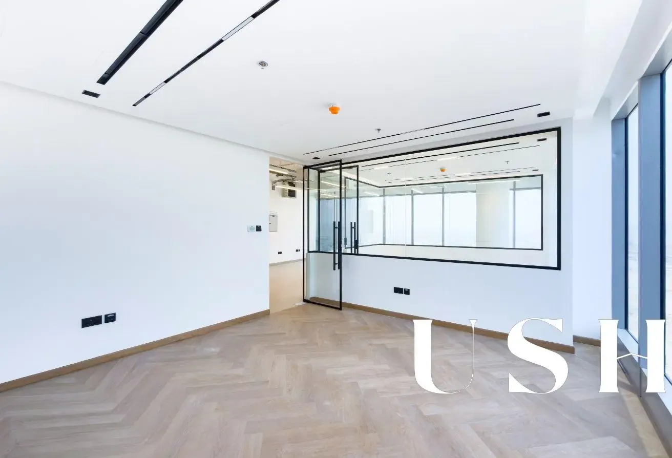 Beautifully Fitted/ Vastu / Corner Office/ Vacant