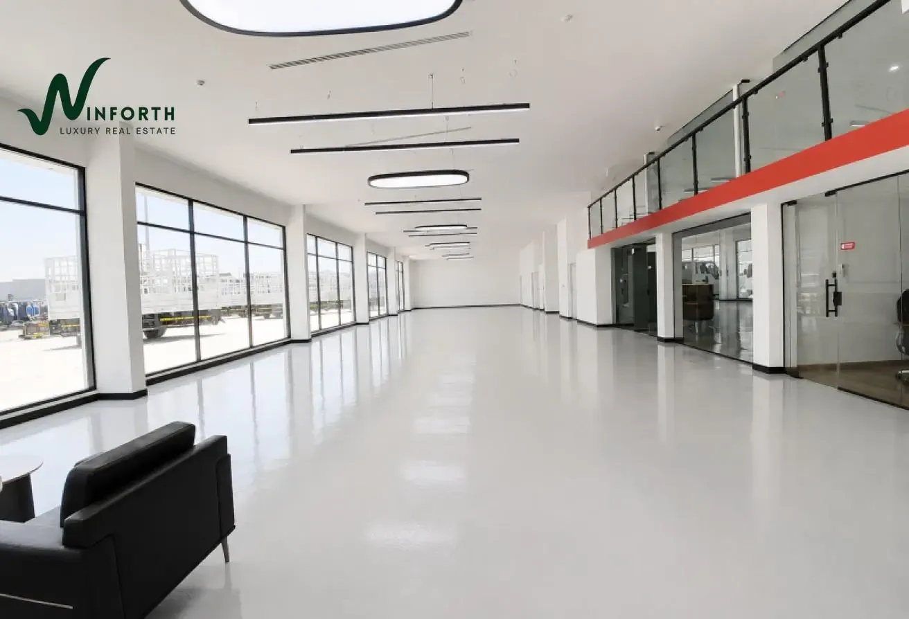 Road-Facing Showroom and 5 Warehouses | High ROI