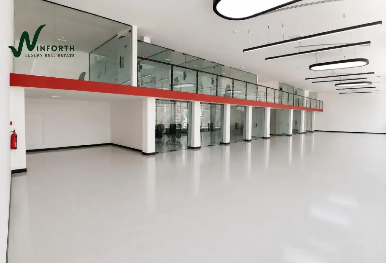 Road-Facing Showroom and 5 Warehouses | High ROI