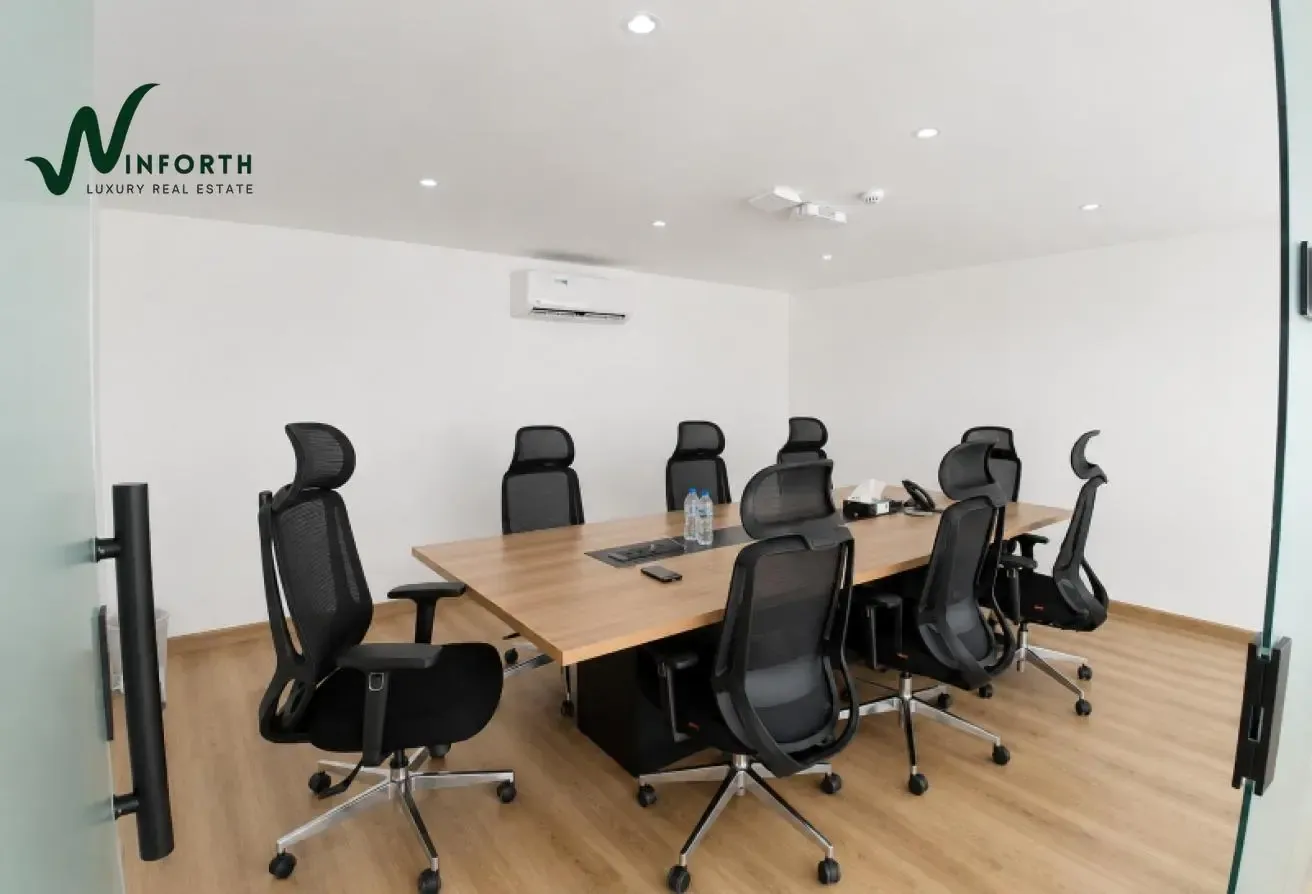 Road-Facing Showroom and 5 Warehouses | High ROI