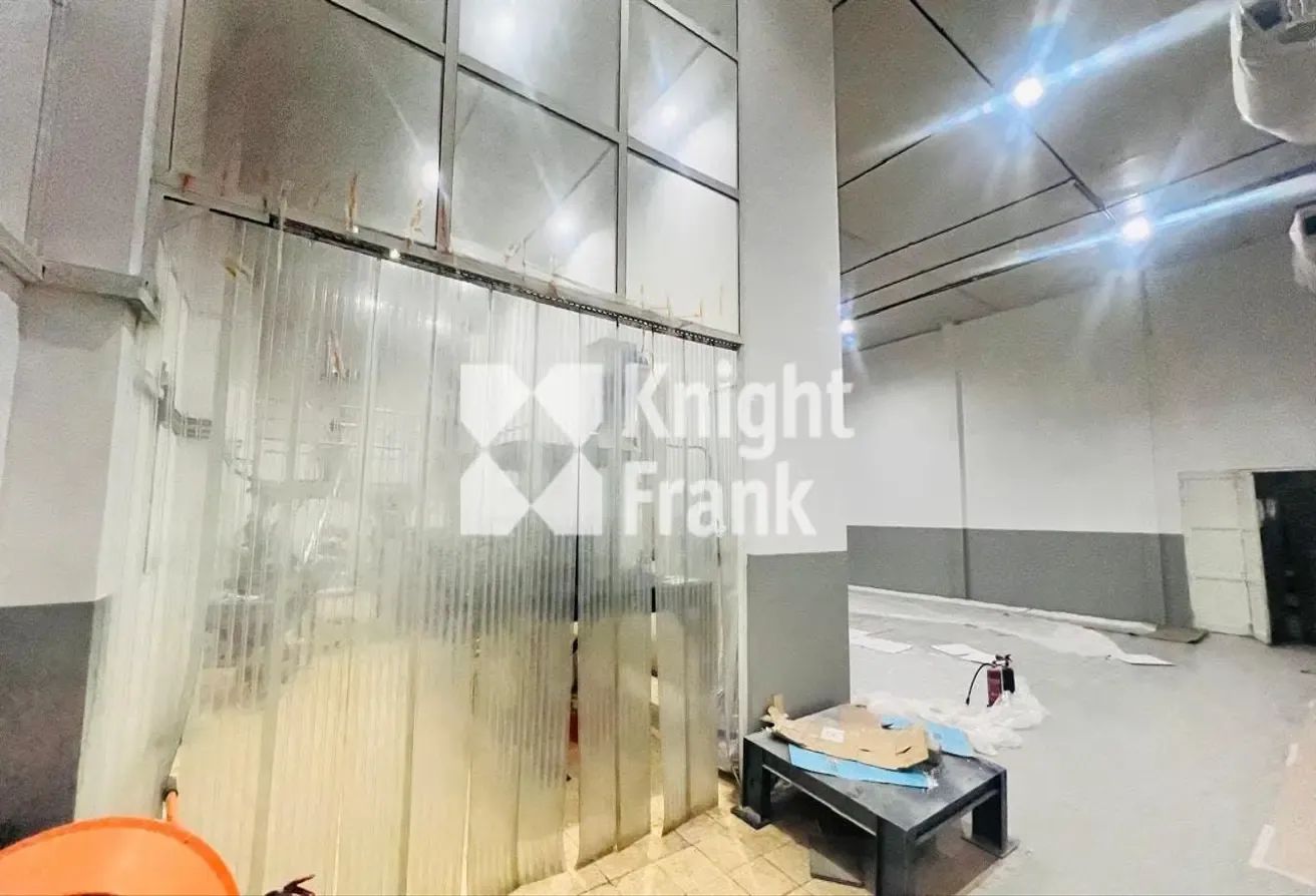 Fully Renovated | Air-conditioned | Column-less