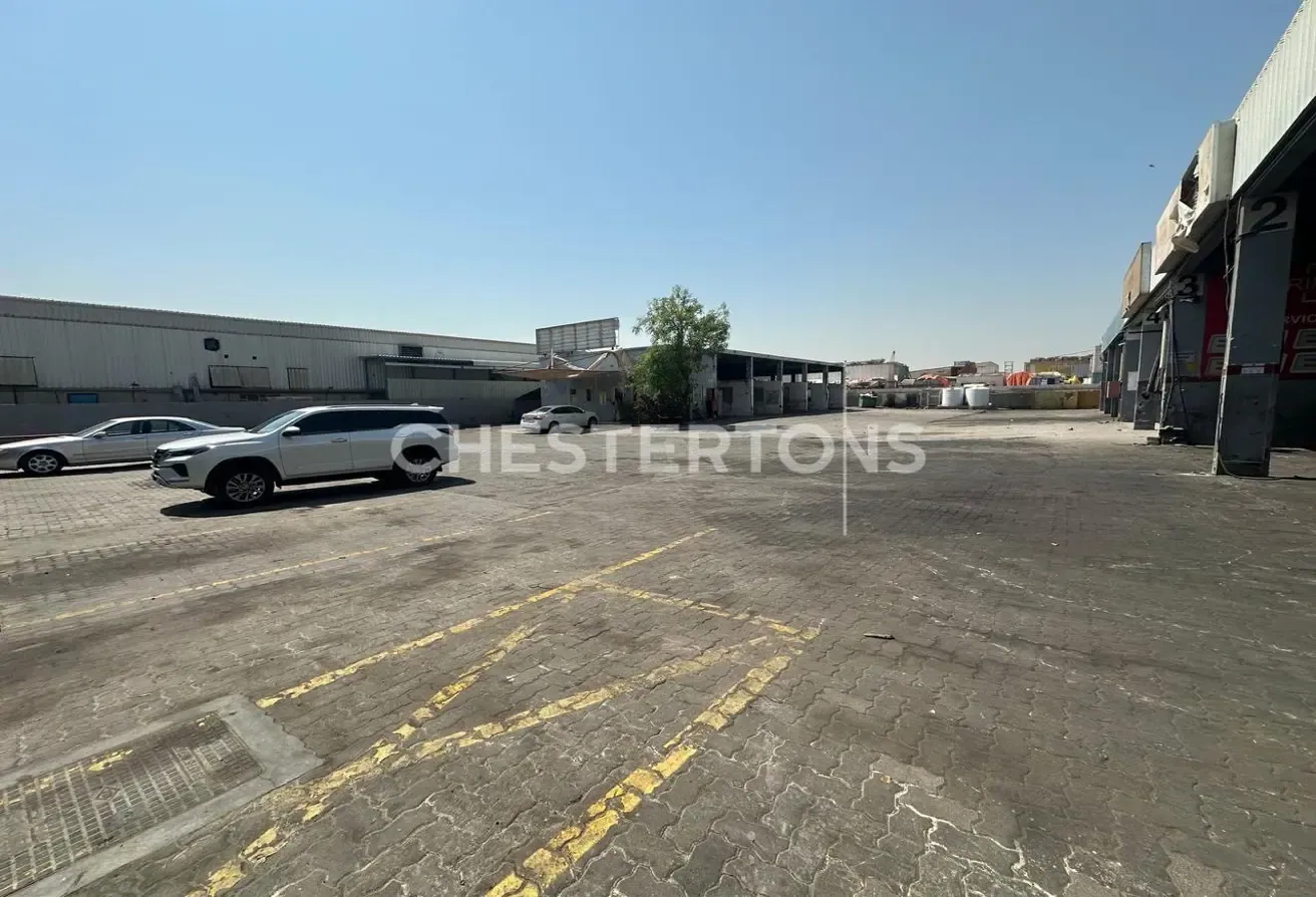 NO AGENTS | OPEN YARD SHED | GARAGE PARKING |