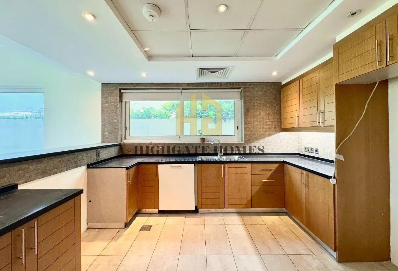 Immaculately Maintained| Landscaped Garden |Vacant