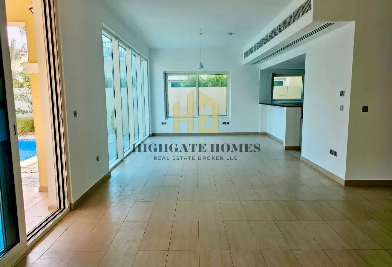 Nova w/ Pool | Beautifully Landscaped | Vacant Now