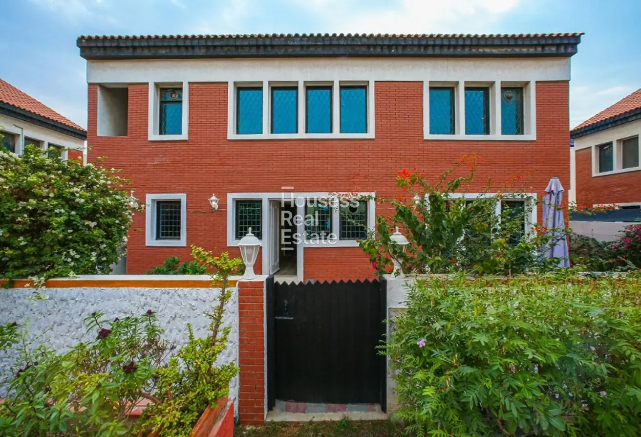 Bright Living|Private Jacuzzi and Garden|Vacant