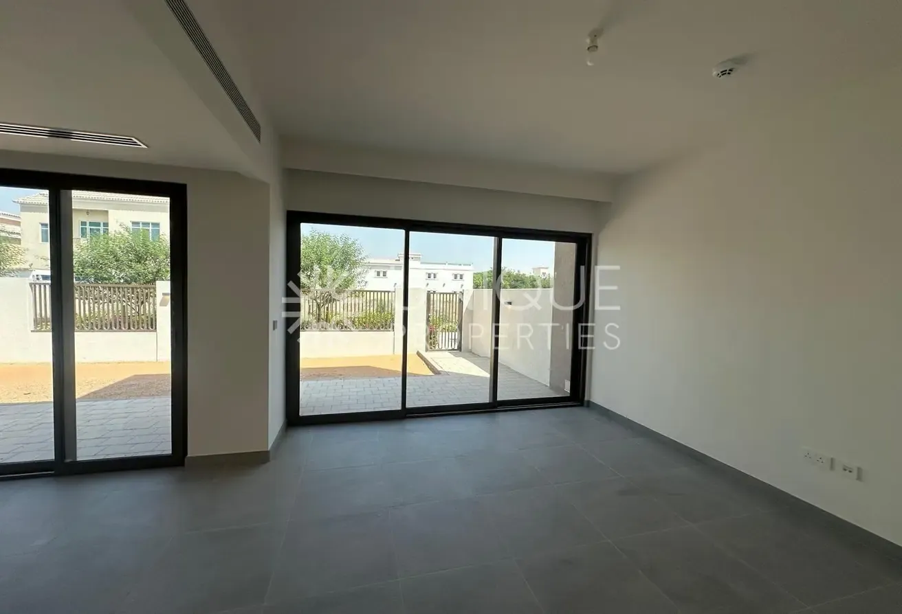 Single Row | Genuine Resale | End Unit
