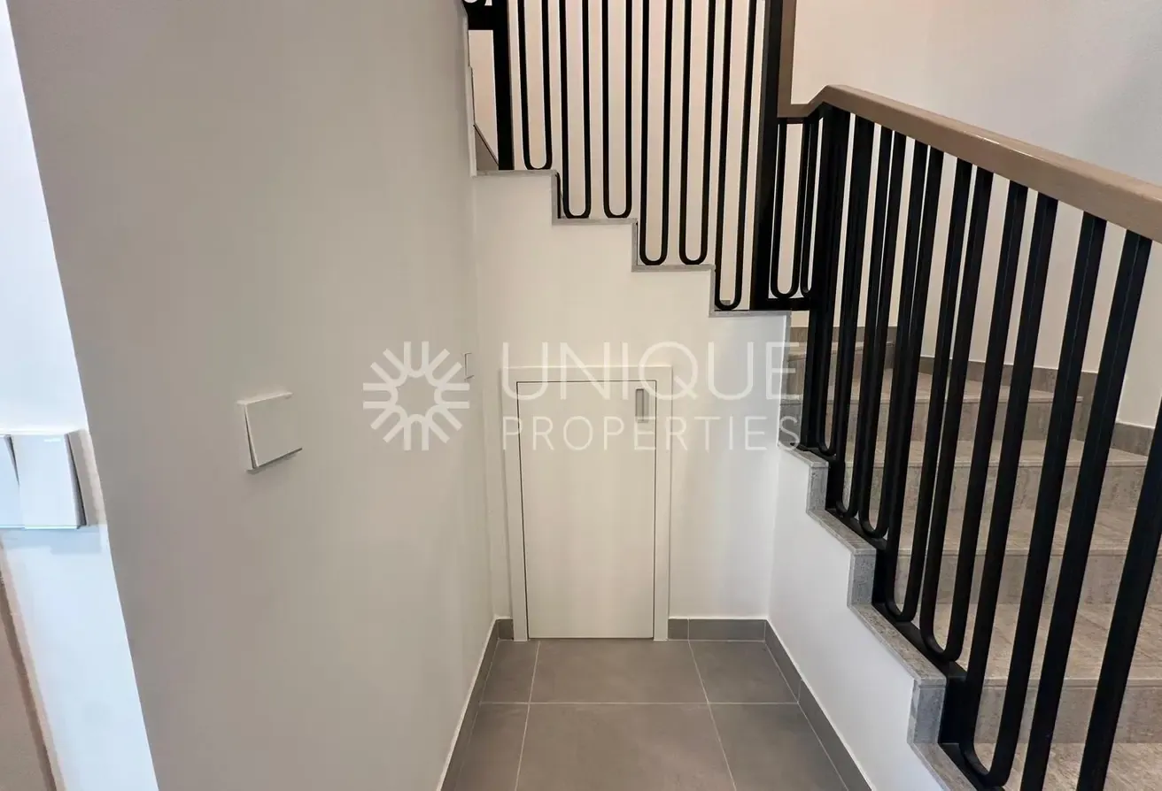 Single Row | Genuine Resale | End Unit