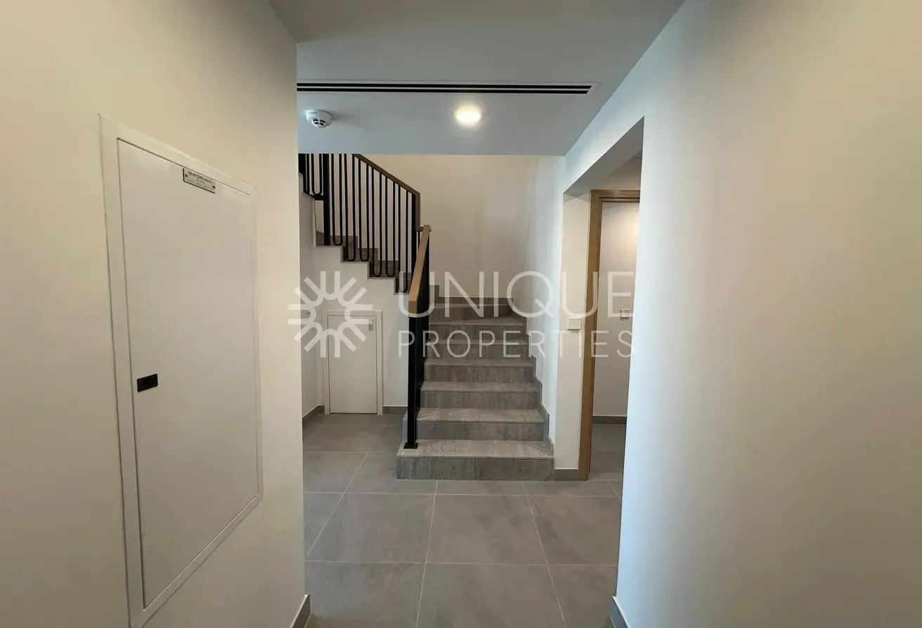 Single Row | Genuine Resale | End Unit