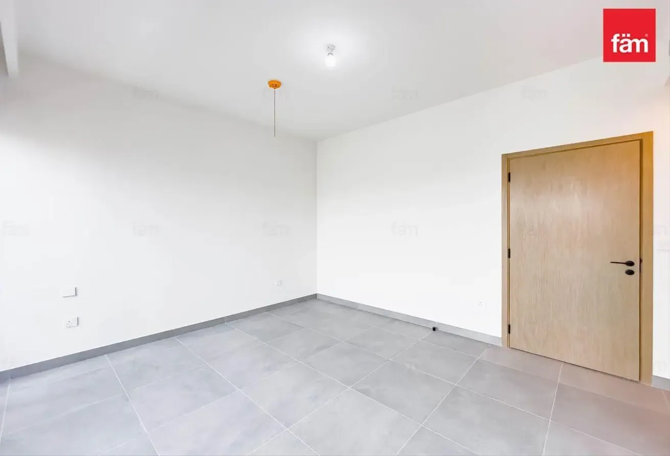 Motivated Seller  Single Row  Brand New  Corner