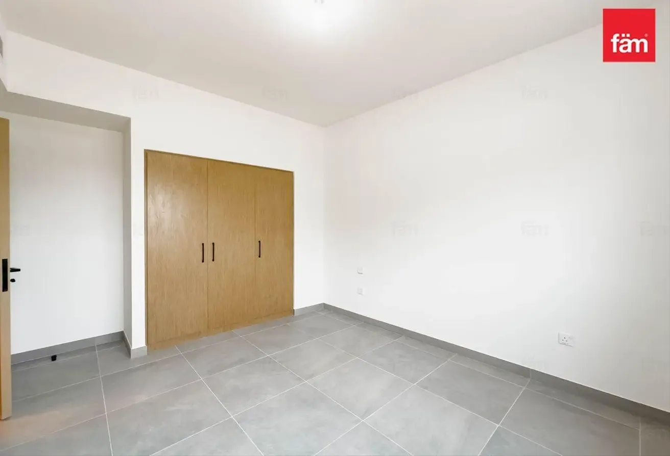 Motivated Seller  Single Row  Brand New  Corner