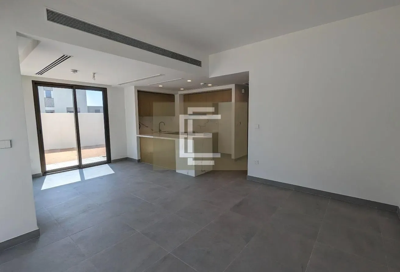 SPACIOUS 4 BHK | VACANT | INVESTOR DEAL
