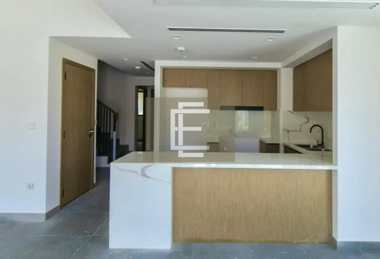 SPACIOUS 4 BHK | VACANT | INVESTOR DEAL