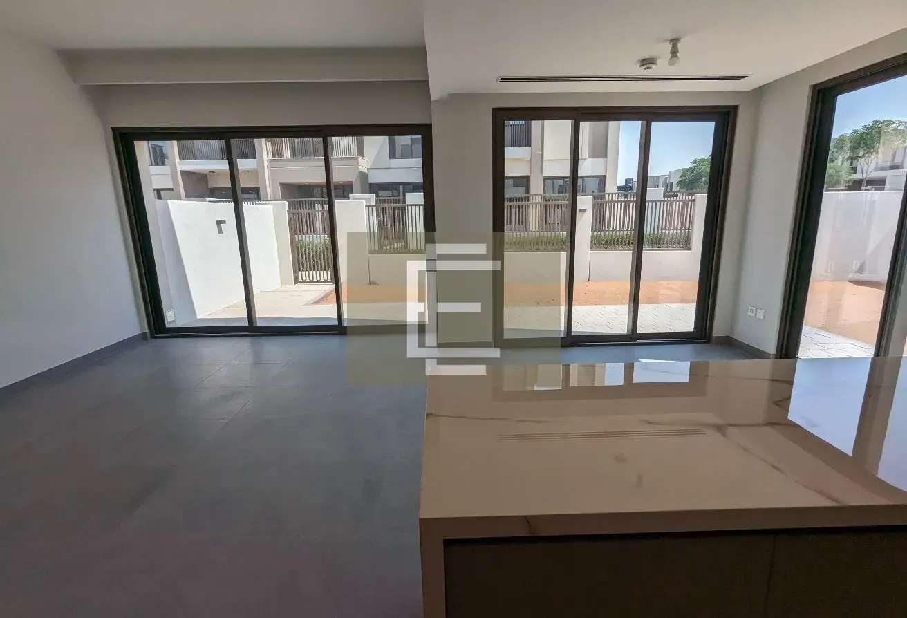 SPACIOUS 4 BHK | VACANT | INVESTOR DEAL
