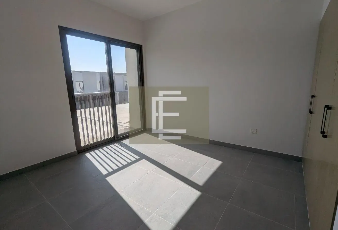 SPACIOUS 4 BHK | VACANT | INVESTOR DEAL