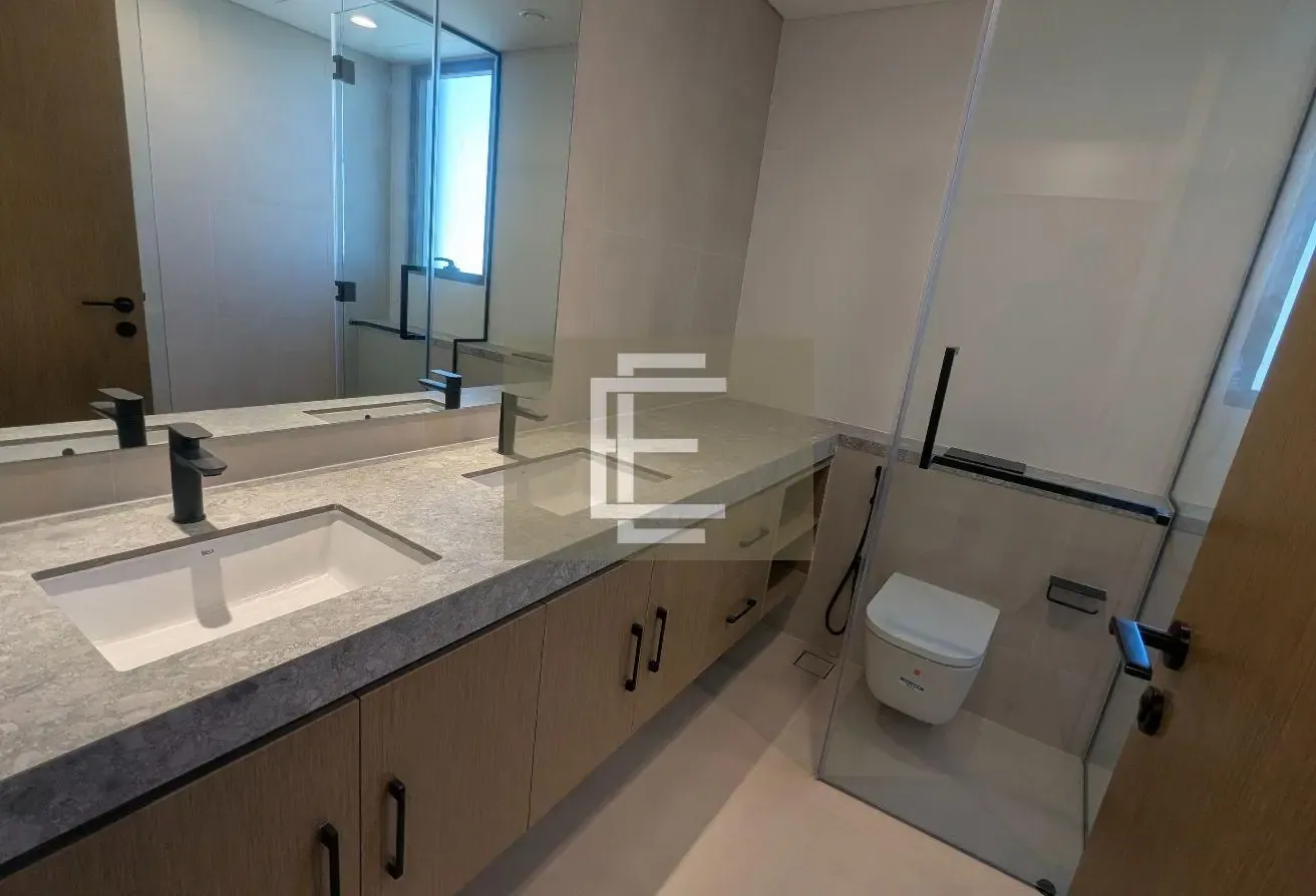 SPACIOUS 4 BHK | VACANT | INVESTOR DEAL