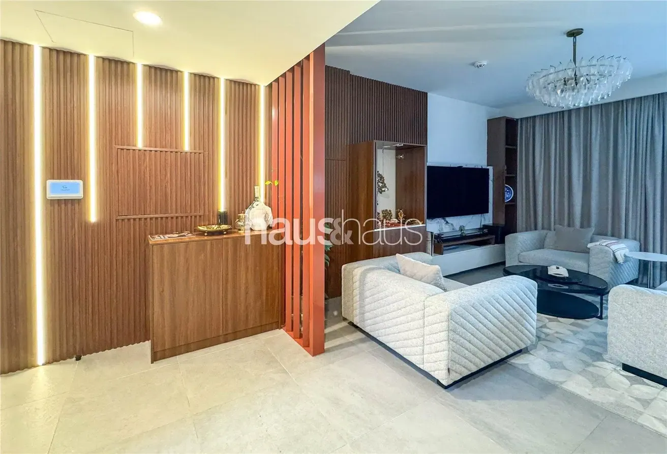 Single Row I Next to Park & Pool I Furnished