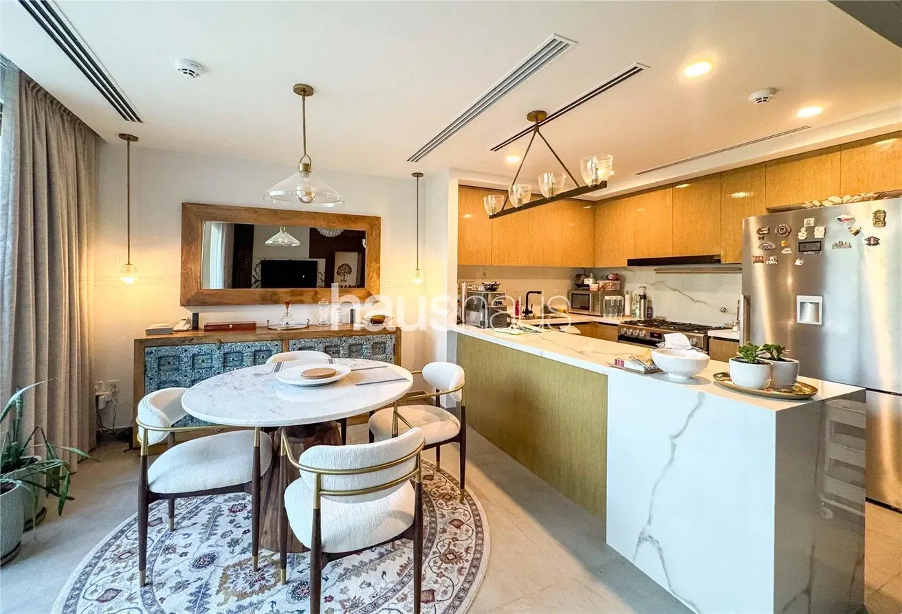 Single Row I Next to Park & Pool I Furnished