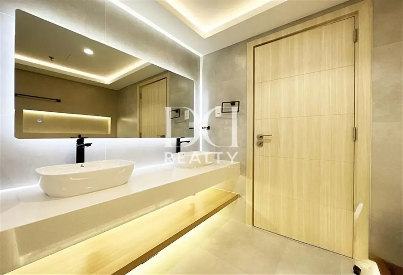 Skyline Living | Contemporary 2-BHK in Downtown