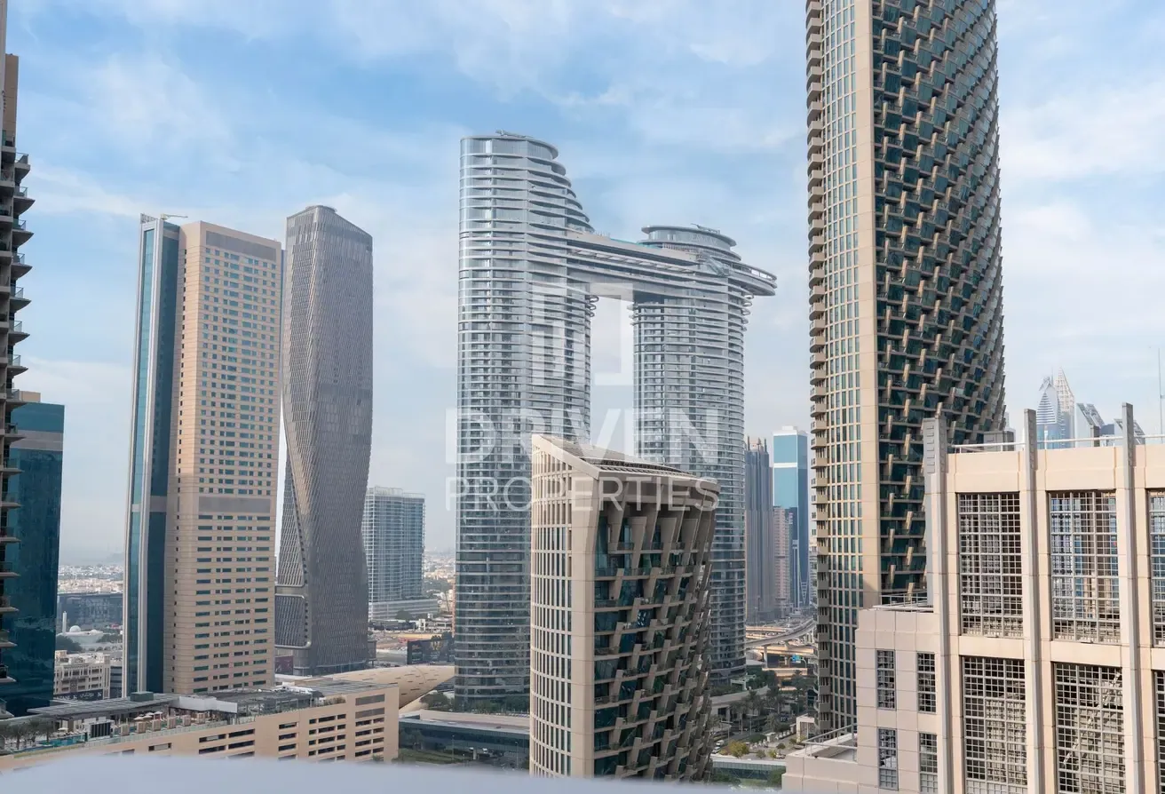 Burj Khalifa View | Fully Upgraded | Vacant