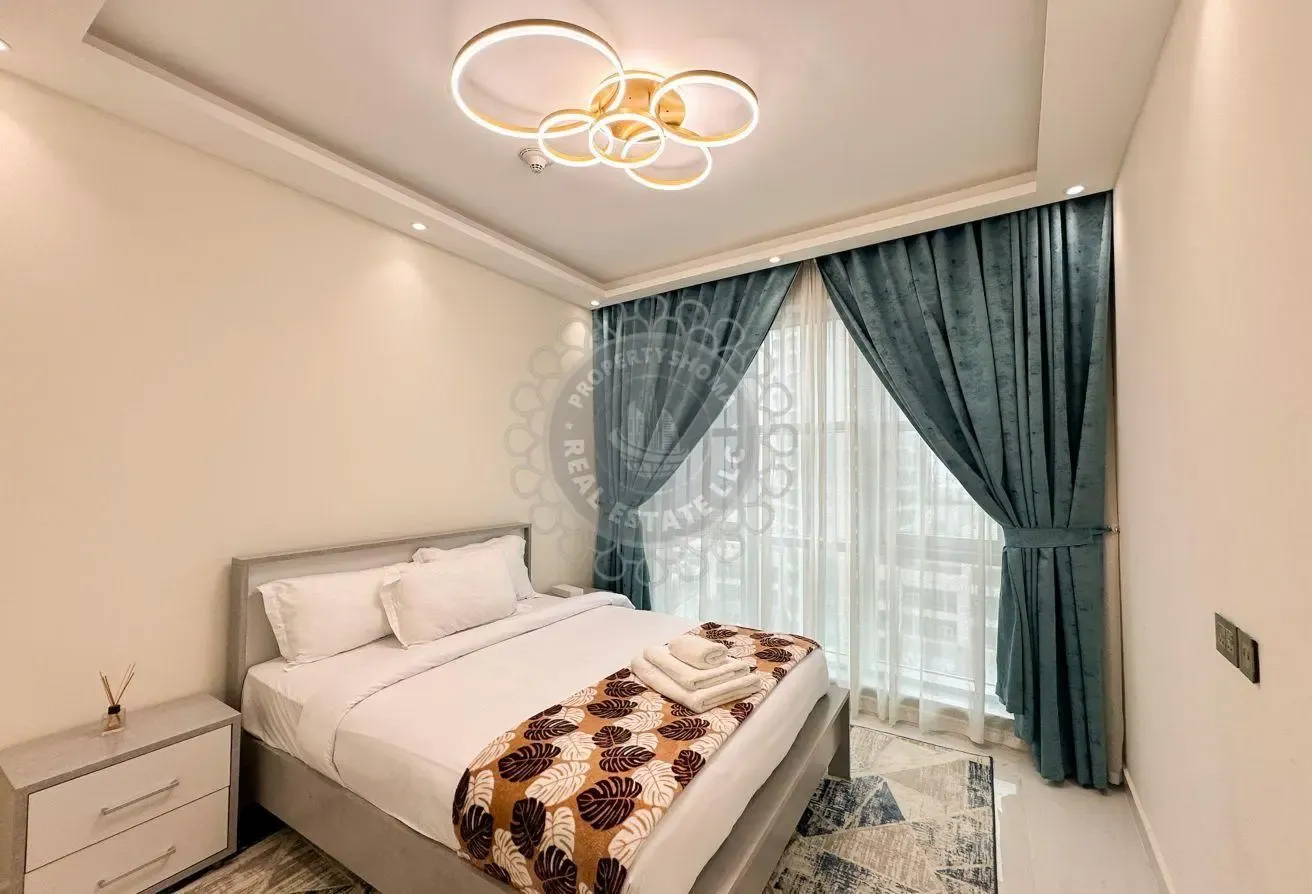 Upgraded Apartment | Fully Furnished | Mid Floor