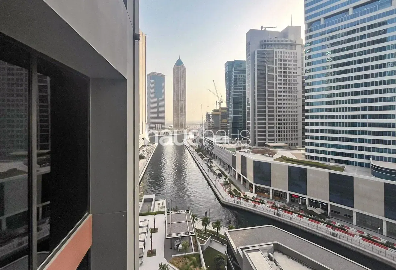 High Floor | Canal Facing | Modern