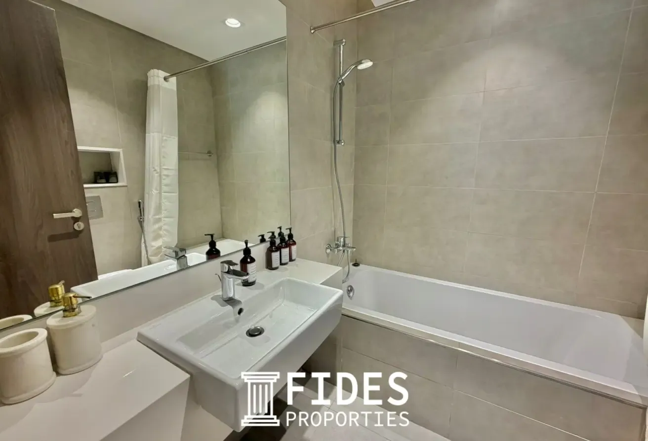 Lagoon-View Apartment | Near Downtown