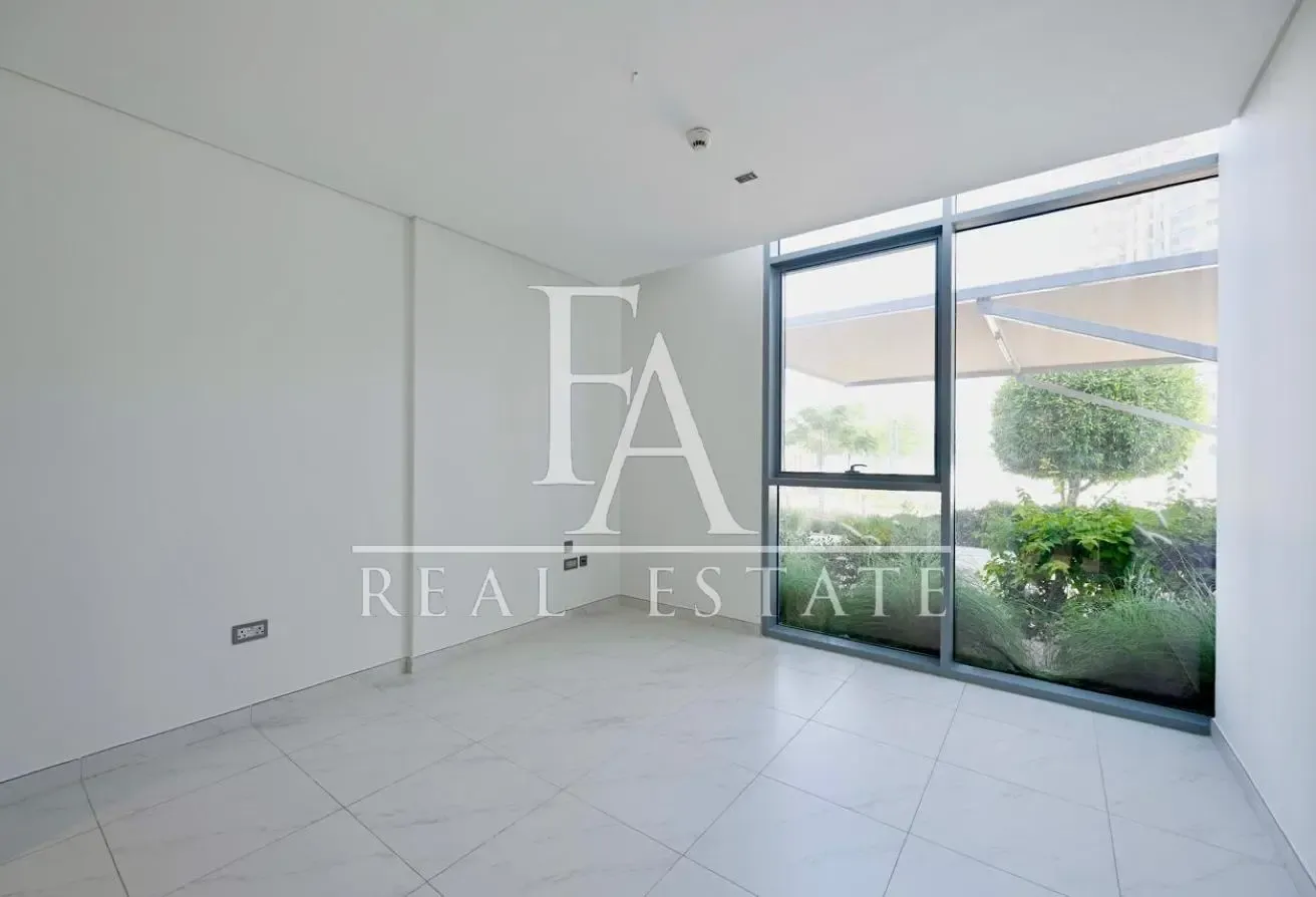 Lagoon Front | Unfurnished | Vacant