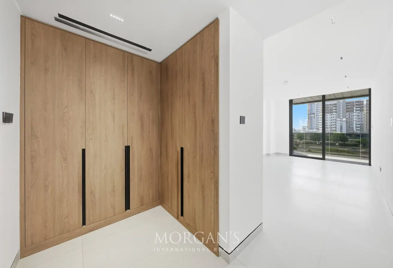 Spacious 1BR +Storage | Vacant | Burj View