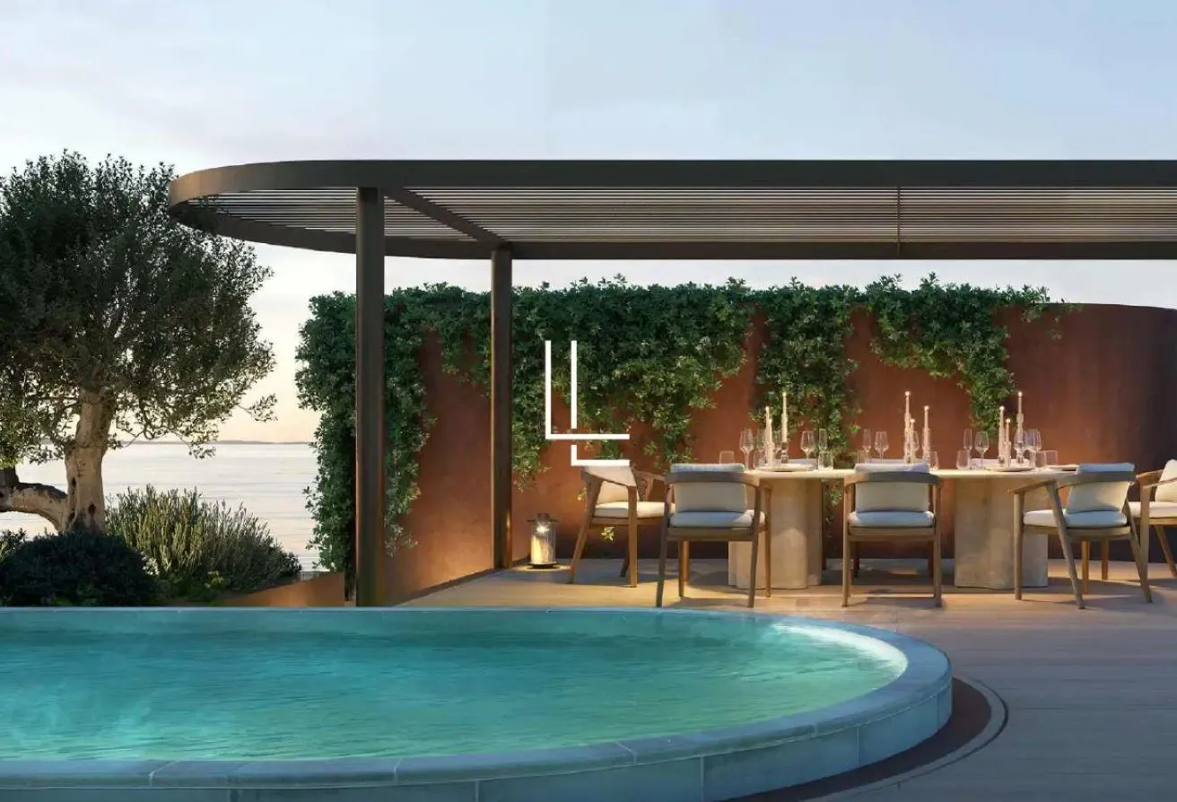 Panoramic Gulf and Skyline Views