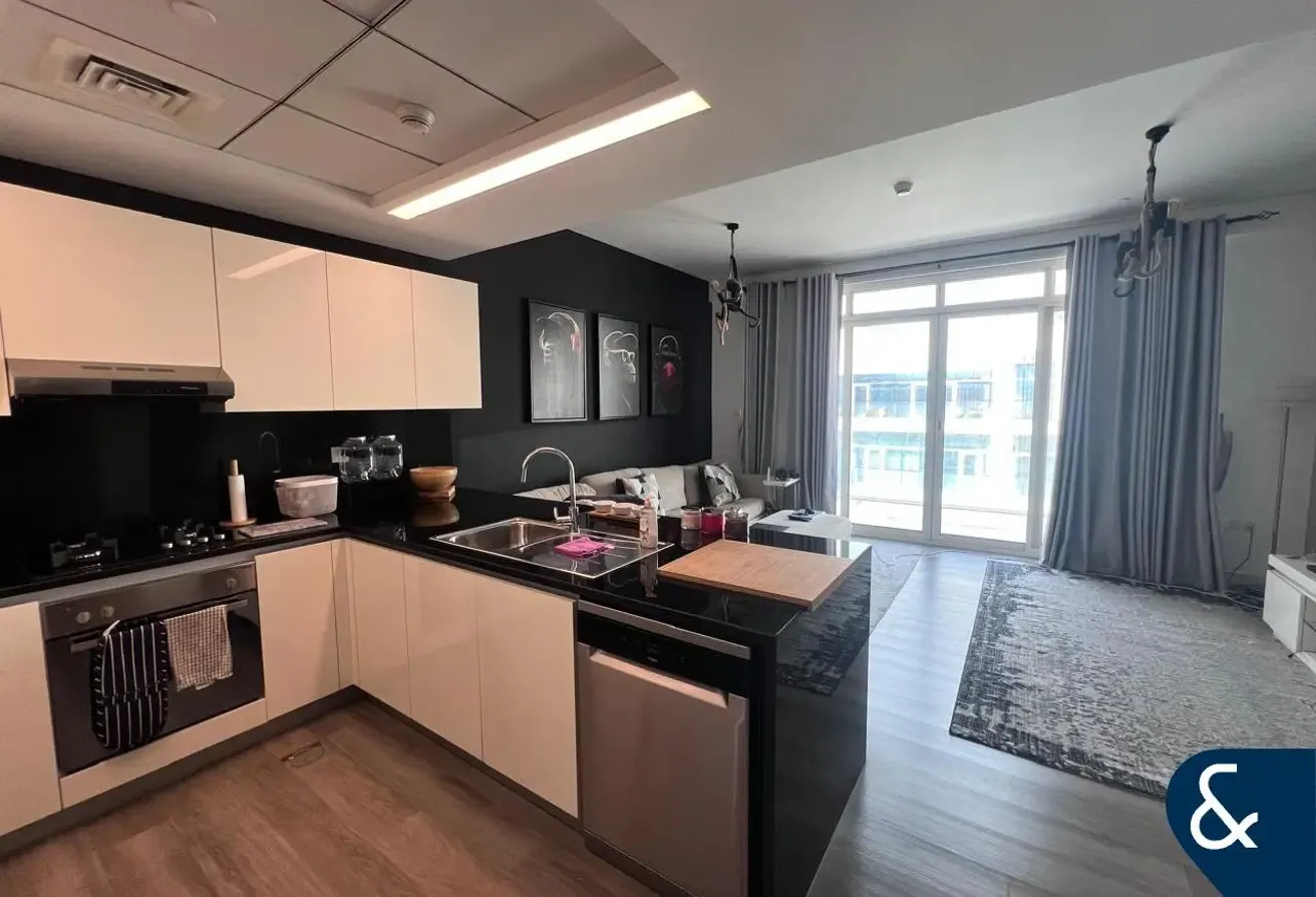 LARGE LAYOUT 1 BED | TENANTED | CALL TO VIEW