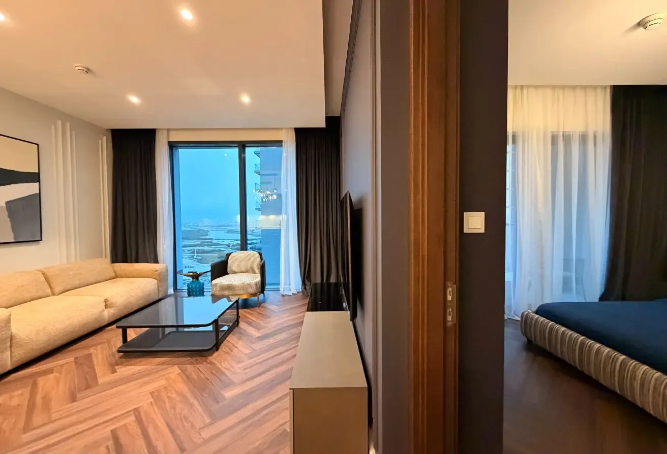 Brand new | Upgraded | Furnished | High floor