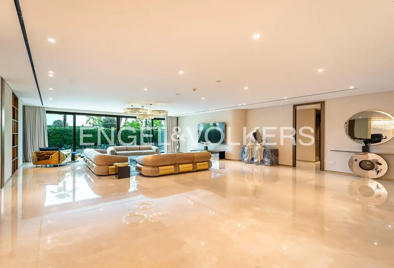 DUPLEX | 2 Levels | More Beds | Call for Details