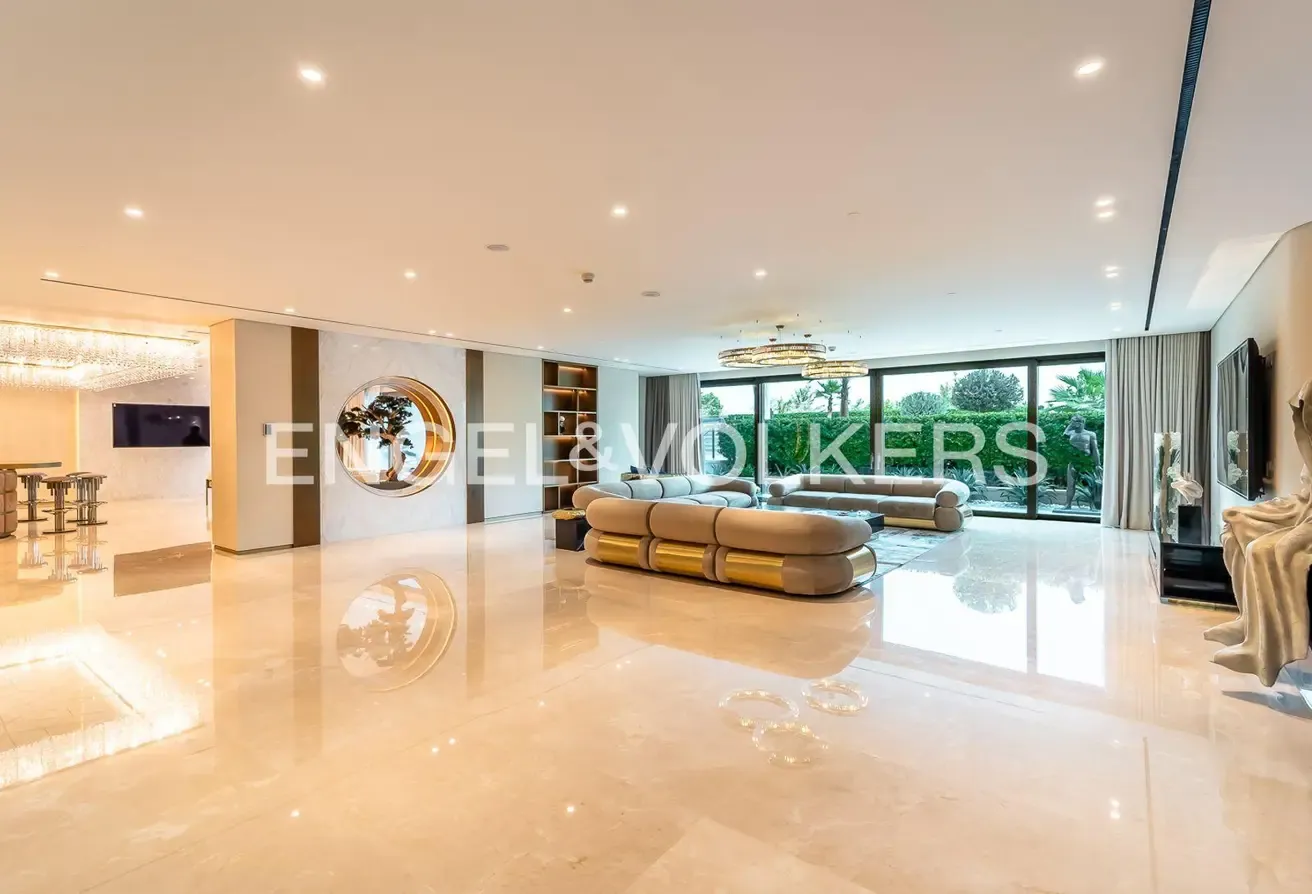 DUPLEX | 2 Levels | More Beds | Call for Details