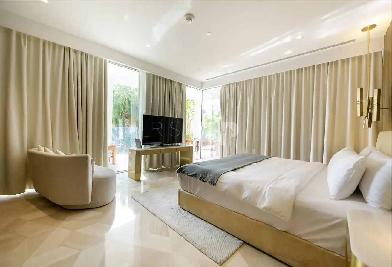 Luxury | Furnished | Private Pool and Beach Access