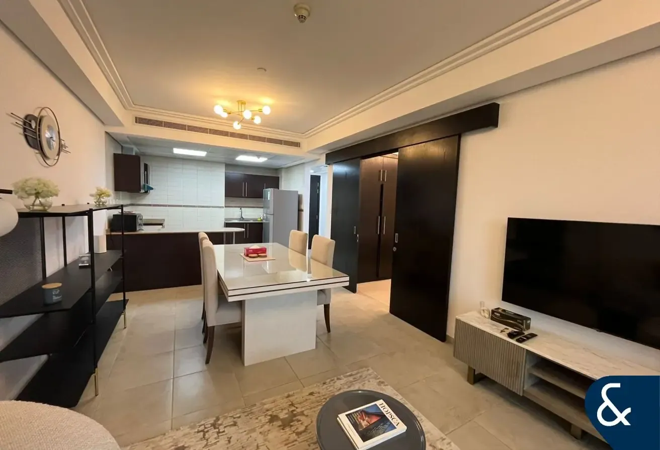 2 Beds | Vacant | Full Lake View