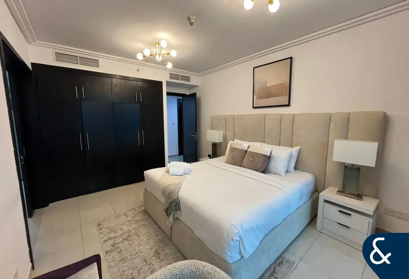 2 Beds | Vacant | Full Lake View