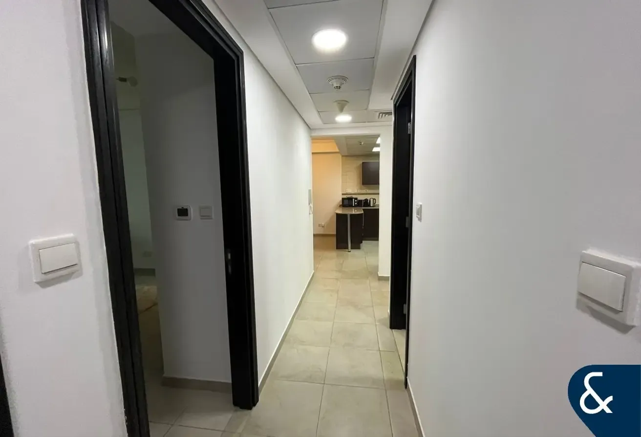 2 Beds | Vacant | Full Lake View