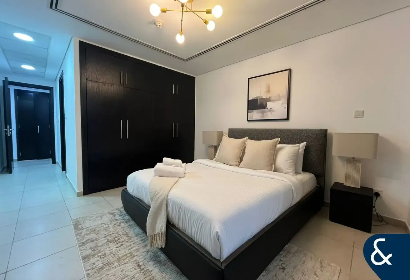 2 Beds | Vacant | Full Lake View