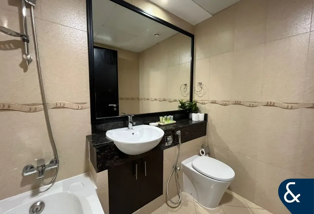 2 Beds | Vacant | Full Lake View