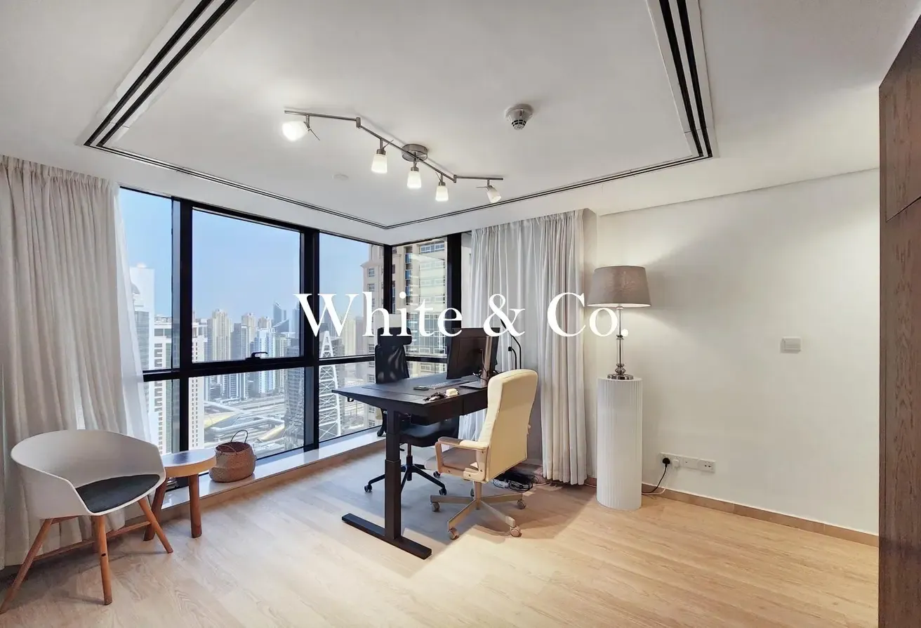 Upgraded unit | High Floor | Lake View