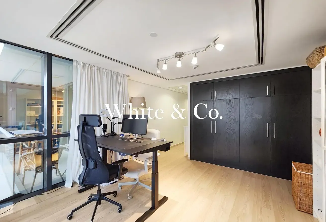 Upgraded unit | High Floor | Lake View
