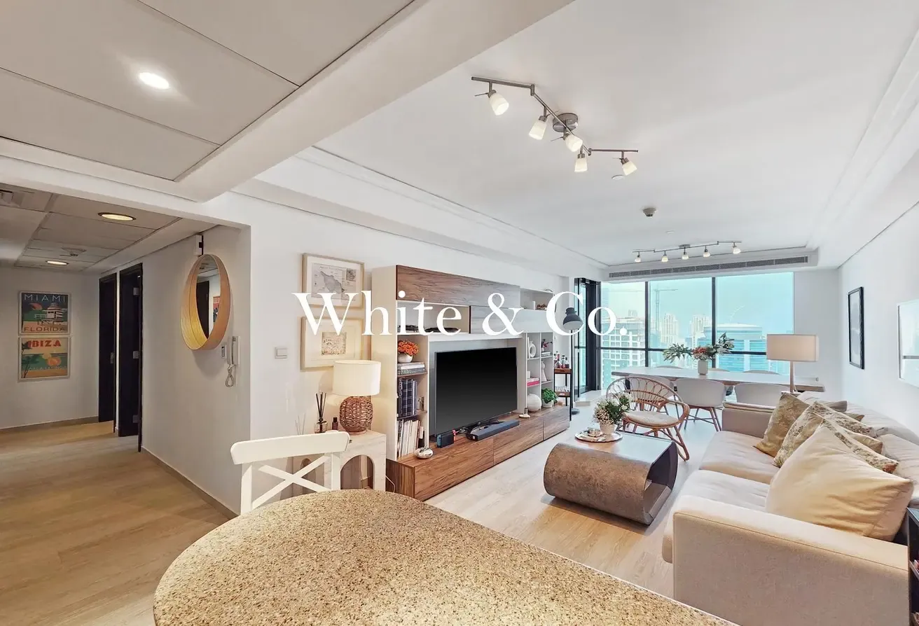 Upgraded unit | High Floor | Lake View
