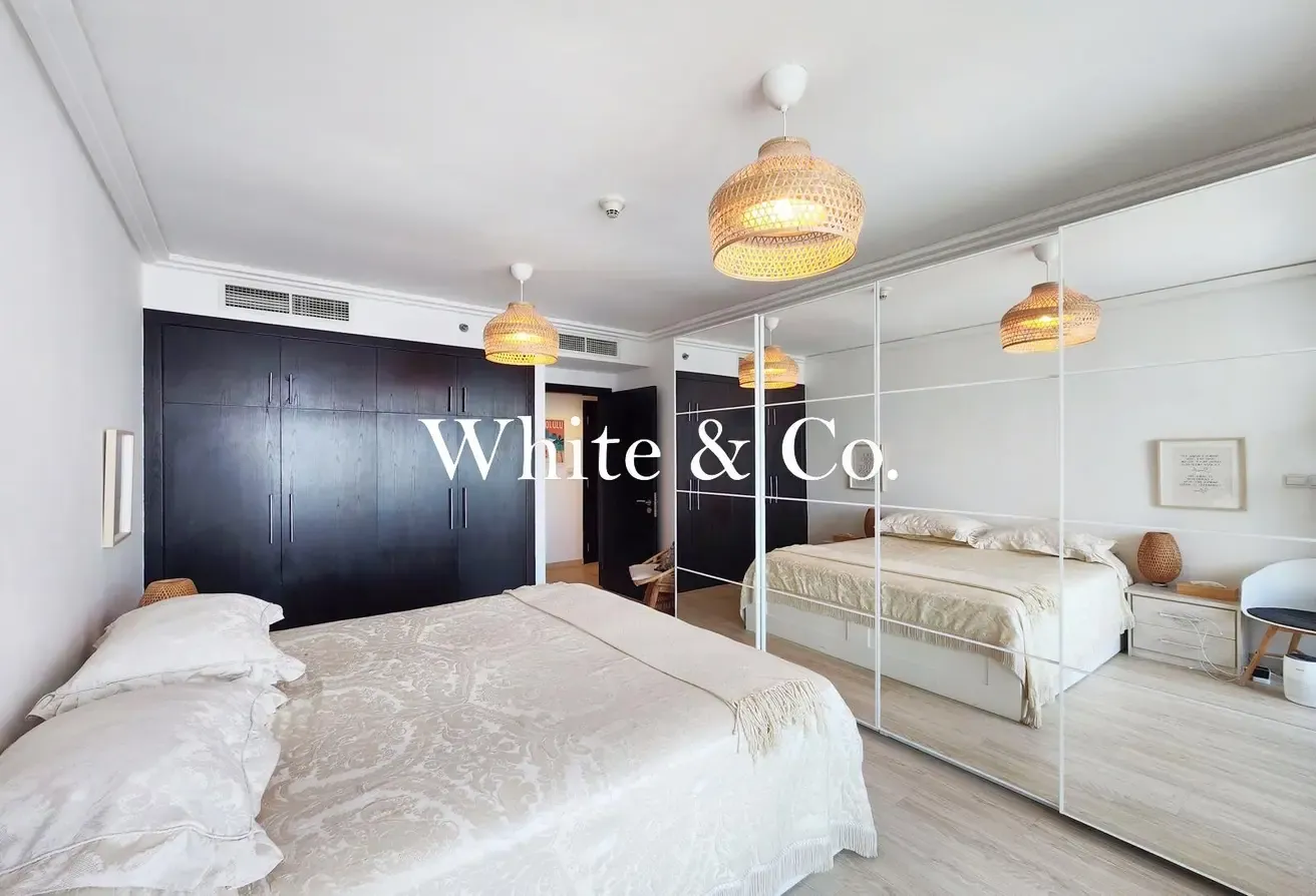 Upgraded unit | High Floor | Lake View