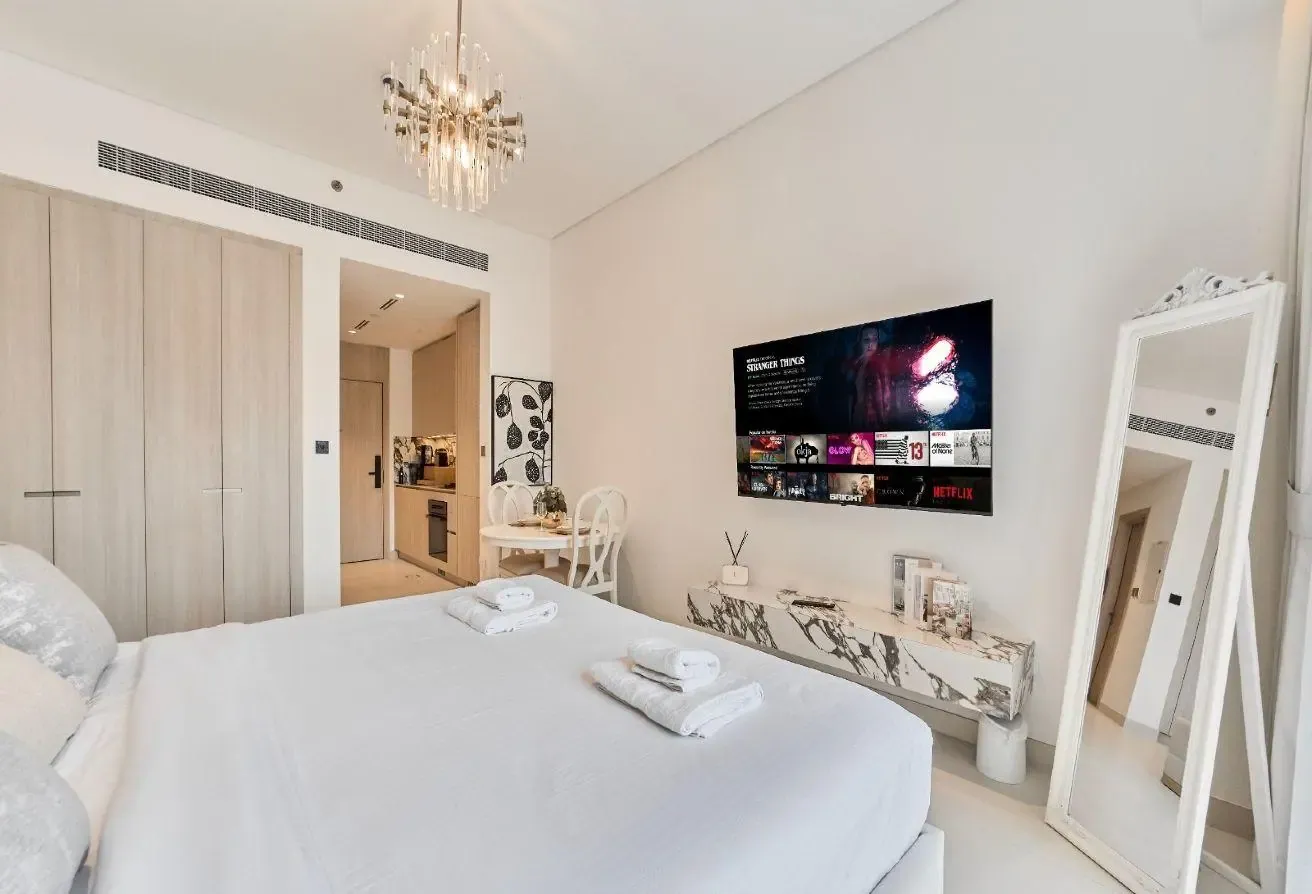 Modern Studio at Arjan | Community Views