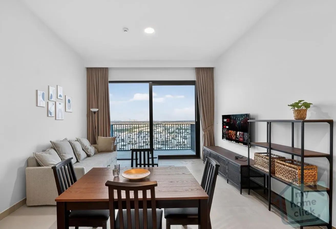 Furnished 1 BDR | Mid Floor | Community View